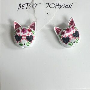 NEW Betsey Johnson White Cat Face Floral Stud Earrings with Pink Accents